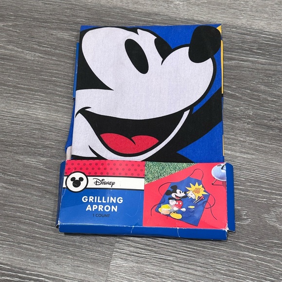 New & unopened DISNEY / MICKEY MOUSE apron (one size) - Picture 4 of 4